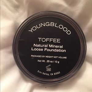 Youngblood loose powder foundation.New without box